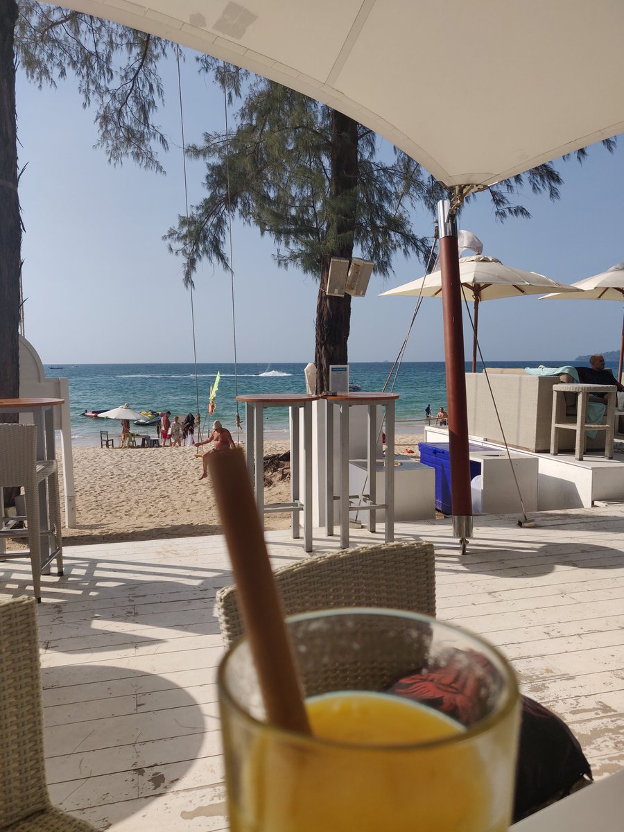 AymPasdutout's tweet photo. Bien à vous #sunday #beachClub #catchBeachClub #mango #juice #thailand #beach #music #cocktail #sun https://t.co/9akS9d4cjj