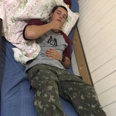 lucas_haacke's tweet photo. #NovaFotoDoPerfil
#alistado
#braçofortemãoamiga https://t.co/MMVXezdGS8