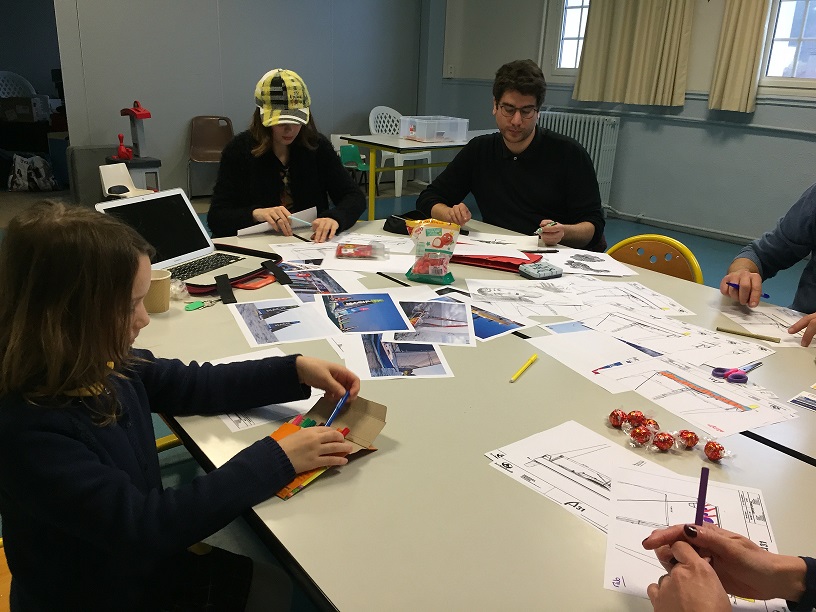 jlblebasjulien's tweet photo. Atelier dessins avec l'association #aspergerfamily. Nous avons décoré plusieurs coques de bateau, et des idées seront surement retenus sur la décoration de Gaya en vue de la prochaine https://t.co/mcRgUZ1WX4 https://t.co/uMn34NbcnL