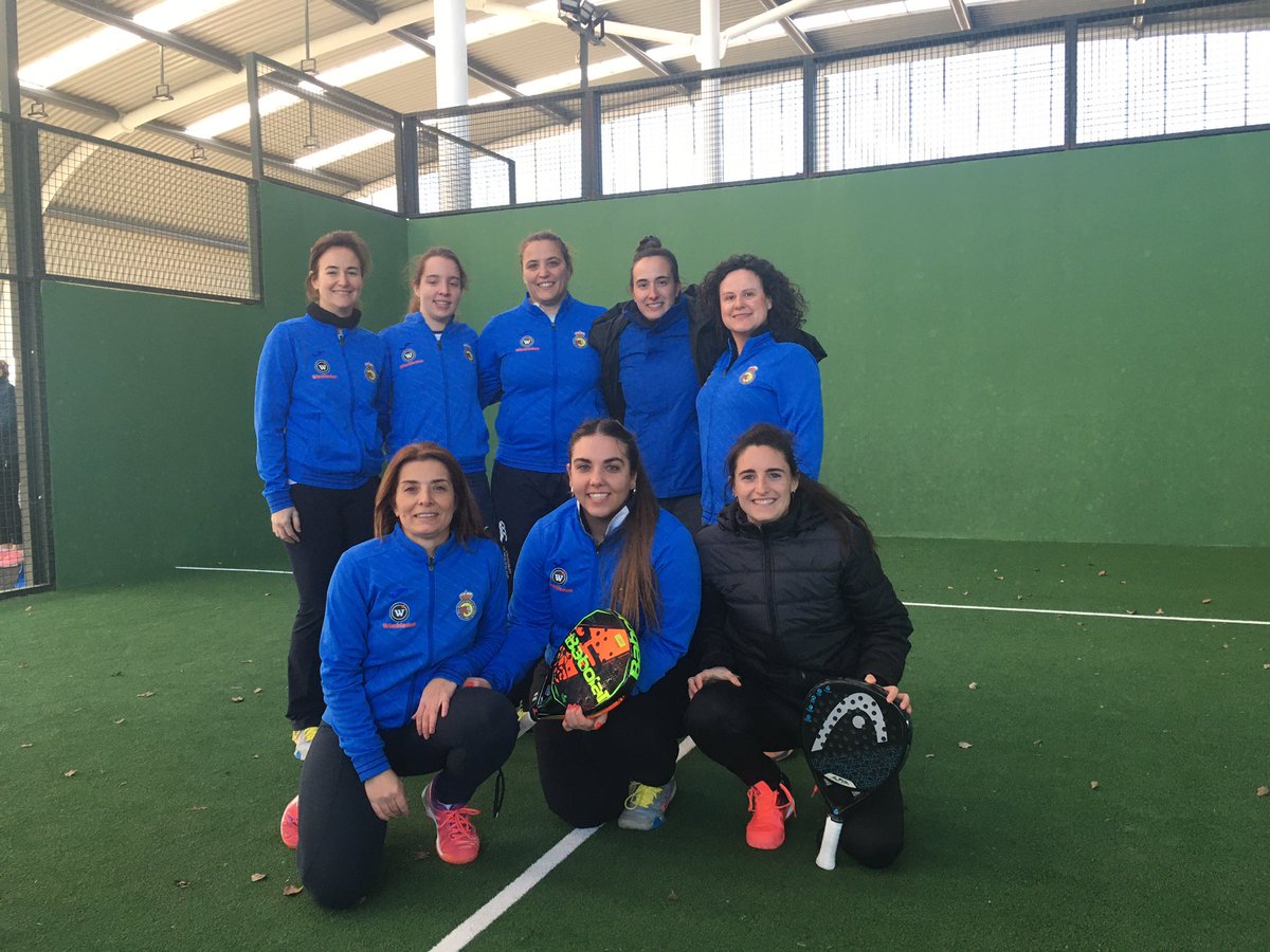 Tres jornadas y tres victorias de nuestro equipo femenino en la Liga Autonómica de Pádel, ayer en la difícil visita al equipo de Ponferrada. 
Enhorabuena a las todas las jugadoras por su implicación y a Caja Rural de Zamora y Wimbledom por su apoyo