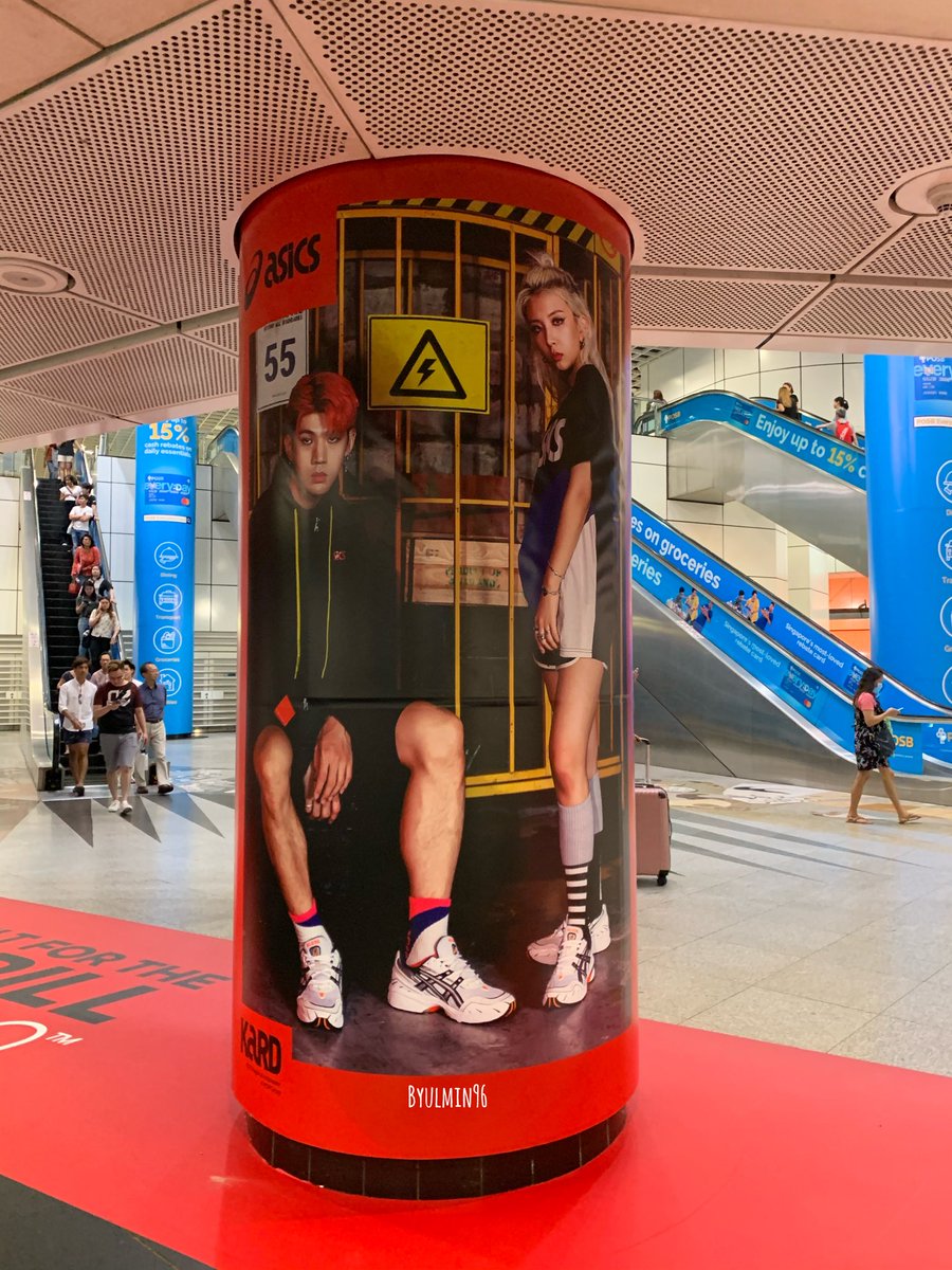 byulmin96's tweet photo. KARD ASICS GEL1090 @ Dhoby Ghaut MRT #KARDxASICS #KARD #GEL1090 #KARDSG https://t.co/3A9K3f209m