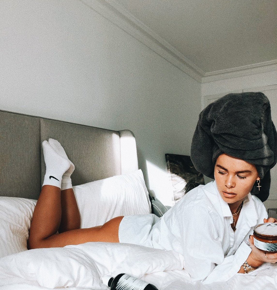 Who said Sundays in bed can’t be glam? ✨🤍
#jillyisabella wearing The Baby Cross Hoops 💫