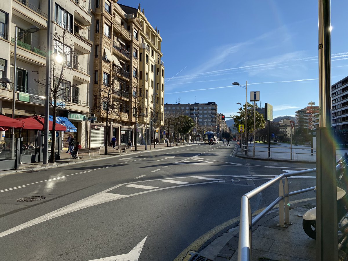 ElTiempoNavarra's tweet photo. Matinal de domingo completamente #Veraniega en #Irun #Gipuzkoa #Euskadi
En toda la noche no se ha bajado de +17° en la estación de @AEMET_PaisVasco situada en #Lapitze
En la imagen vemos el #PaseoColón en estos momentos donde ya se rozan los +20°
La temp máxima hoy cerca de 25° https://t.co/SoyiVxqVxi
