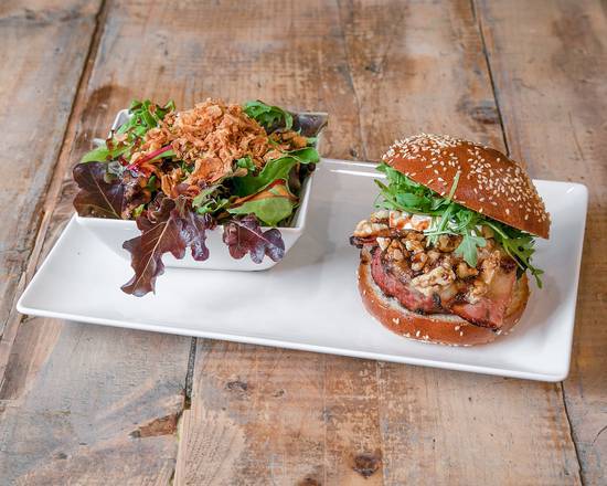 SublimeDreamsF's tweet photo. ¿Te apetece quedarte en casa a gustito y no quieres cocinar?
No hay problema, pídenos por #UberEats y te llevamos lo que quieras 😎

#SublimeDreamsFood #Domingo #Ofertas https://t.co/nAeBB5qGHu
