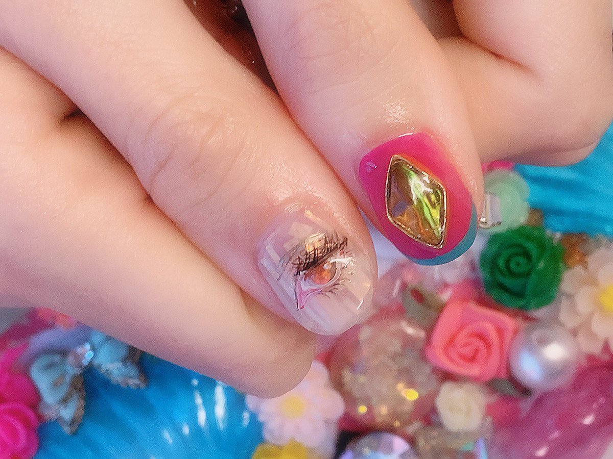 見るな Millna 最強ネイル 東京 高円寺のネイルサロン 気高いネイルさん Kedakaip とのコラボで なんとmillnaモチーフネイルの期間限定コースが誕生しました きらきら光る宝石の目 石の香水瓶 祈りの手 薔薇などなど忠実 すごい ネイルは毎日