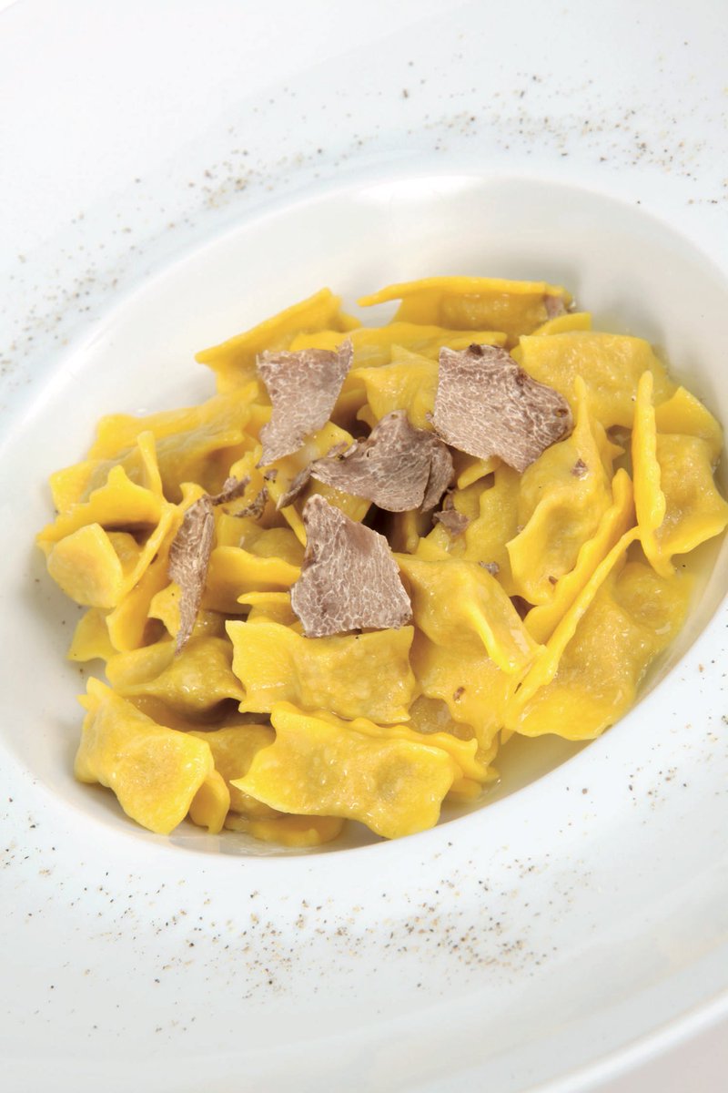 NycciNellis's tweet photo. Before you get ready for some #Football tune in to #FoodieAndTheBeast @ 11AM on 1500AM. Theismann’s has the game day eats + @AussieBeefLamb talks sustainability + restaurants & longevity @2941Restaurant + @TuLangheRoero Italian Truffles+ Coffee & Wine from Blend 111 ~ https://t.co/IRhlwhse6b