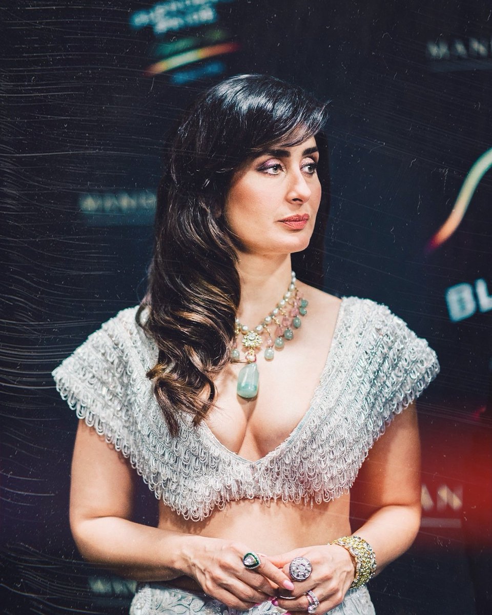 Naina's tweet photo. A moment of quiet before the frenzy. Kareena Kapoor, who walked for @ManishMalhotra's #MyIdentityMyPride fashion show at @bpftindia Hyderabad, last night.
#PhotographyAssignment #BPFT2020 #NAINAxBPFT #MadeInIndia #KareenaKapoor https://t.co/bIza9bcHQV