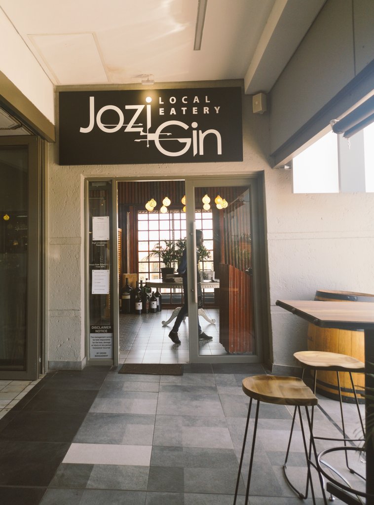 Boozy_Foodie's tweet photo. Having a look around at the stylish @JoziGinBar! A great way to spend a #ChilledSunday with friends! #joziginXwenchy ๐ธ#FriendsOfInverroche https://t.co/ItBwDyDTdY