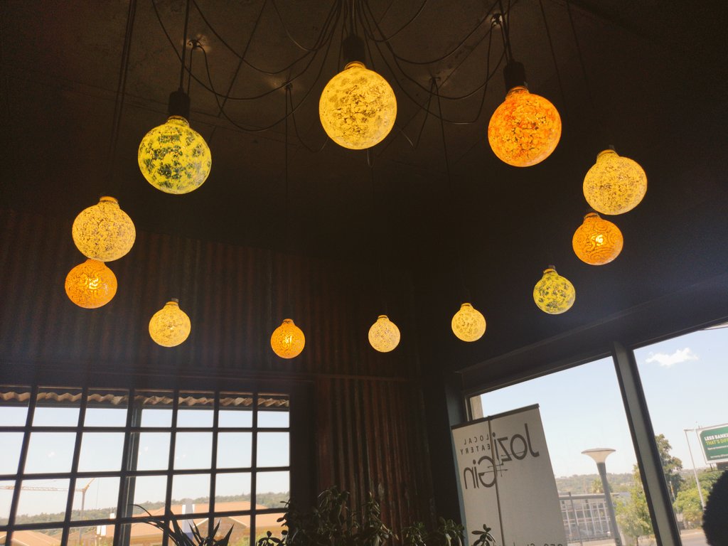 Boozy_Foodie's tweet photo. Having a look around at the stylish @JoziGinBar! A great way to spend a #ChilledSunday with friends! #joziginXwenchy ๐ธ#FriendsOfInverroche https://t.co/ItBwDyDTdY