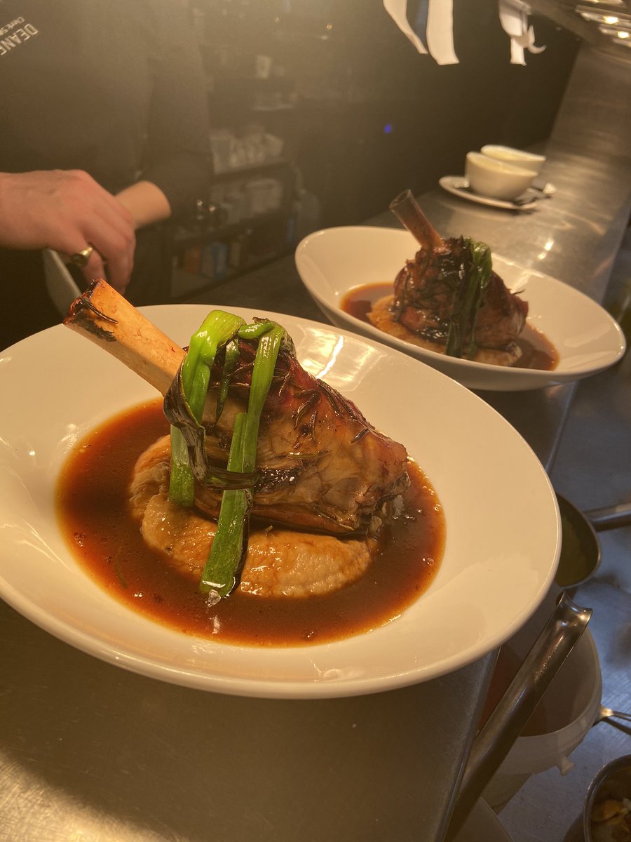 Deanes At Queens tweet media