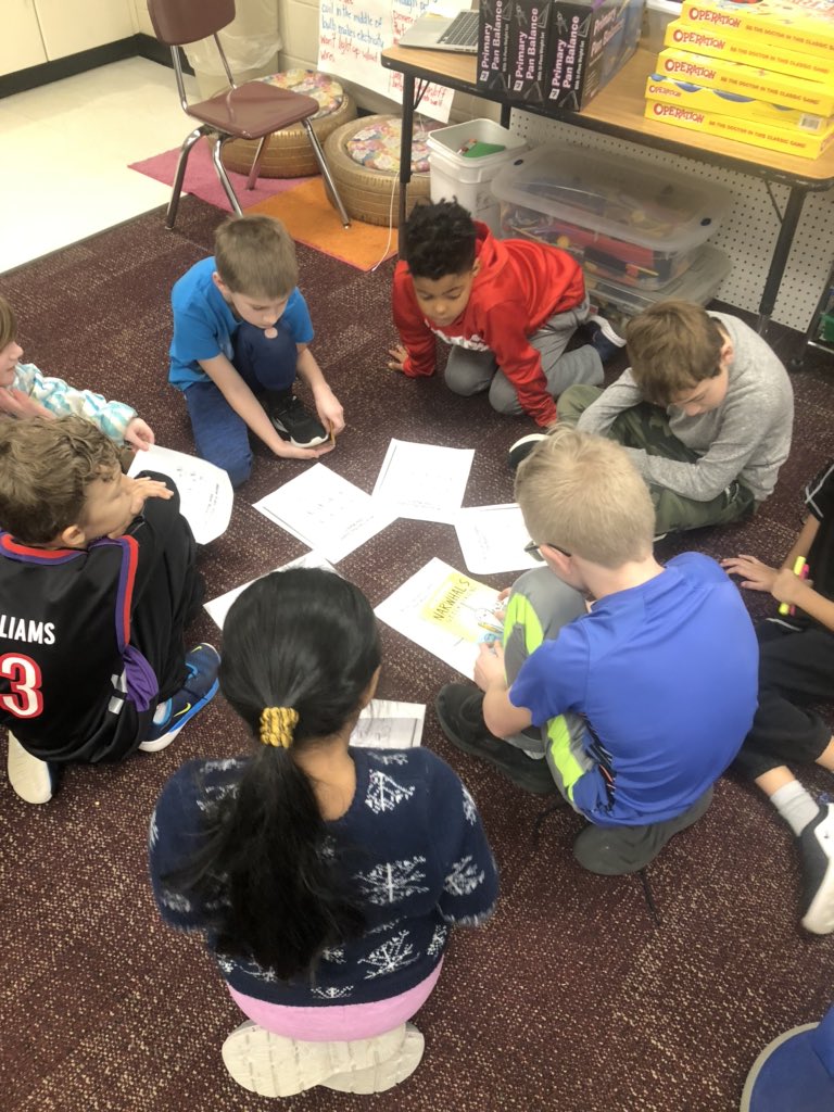 teacherkpratt's tweet image. Which ways do you think the bulb will light? @E4Tech_Teacher #e4tech @napls @CS4AllKids @CS4OH #learningtofly #cs4all #cs4oh