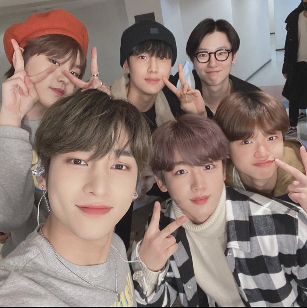 lorenaagor's tweet image. New unit: X2 
Fandom name: TwoIt 

#x1_reboot