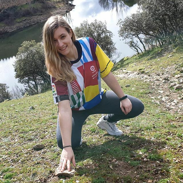 lauryDIY's tweet photo. Ya es mía! Orgullosa de llevar esta camiseta y de todo lo que representa ⚽🤗 Descúbrelo en @laligagenuine . Tiene todos los equipos de @laliga . Cuál es tu equipo preferido? 👇 #laligagenuine #laligagenuinesantander #futbol #lacamisetagenuine #todosjug… https://t.co/evX6qKjQIs https://t.co/fzLZ0PwejY