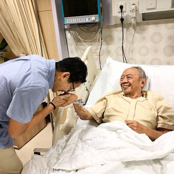 sandiuno's tweet photo. Innalillahi wainnailaihi rojiun. Selamat jalan, KH Salahuddin Wahid (Gus Sholah). Terima kasih atas segala nasihat yang selalu engkau berikan dalam setiap kali pertemuan. Semoga husnul khotimah, diterima segala amal ibadahnya dan diampuni segala dosanya. Aamiin YRA. https://t.co/QwcsHFp7S2