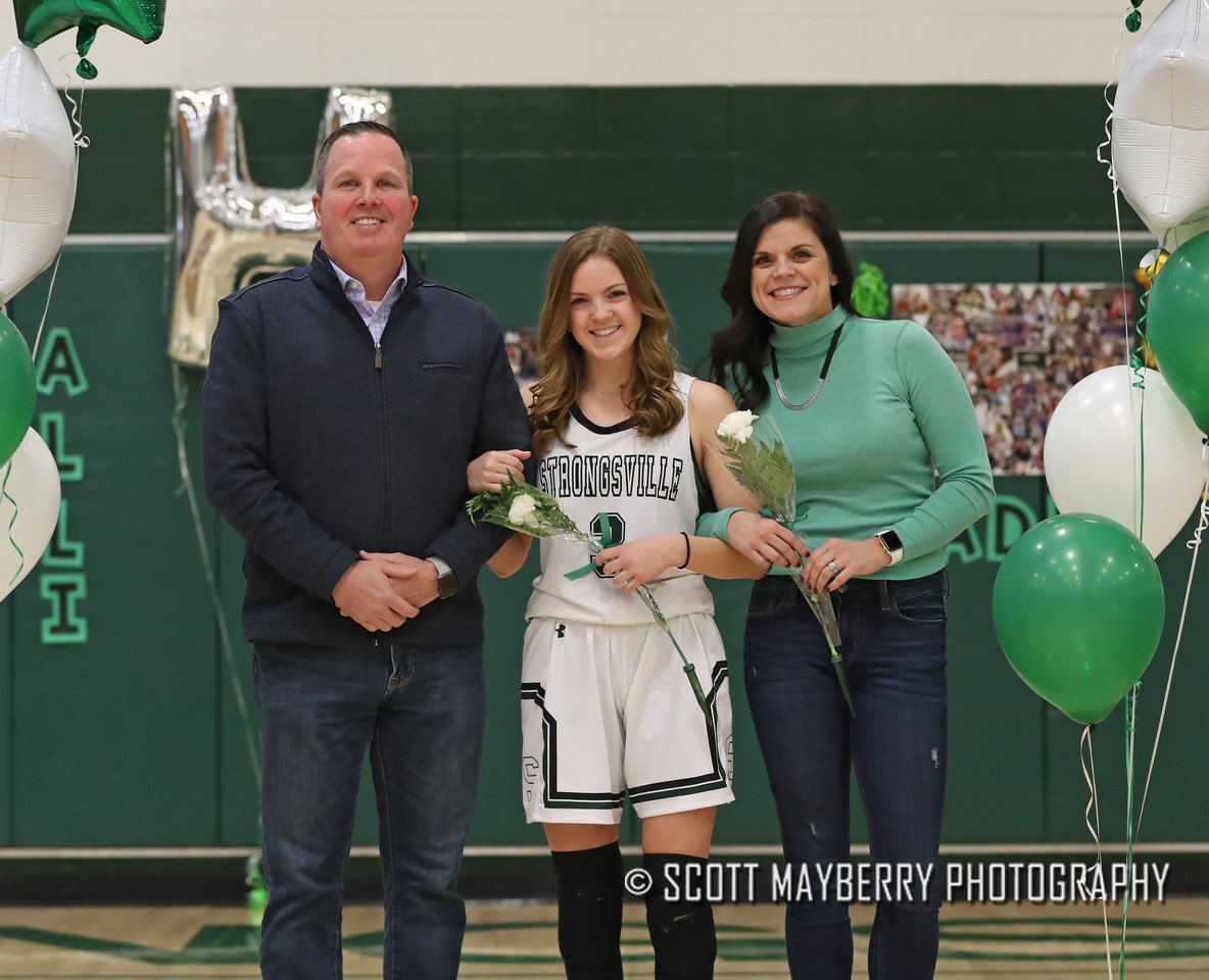 scottmayberry's tweet photo. Photo Gallery Senior Day - Strongsville Girls Basketball vs Aurora. Mustangs edge the Greenmen 54-52. Congrats to seniors Maddy Humbach, Alli Moore and Alexa Kadras! 💚💚💚 Reagan Bass led Strongsville w 18pts and Shyanne Sellers led Aurora w 28.

https://t.co/LE6l8ABnvI https://t.co/qGIGjvaAW1