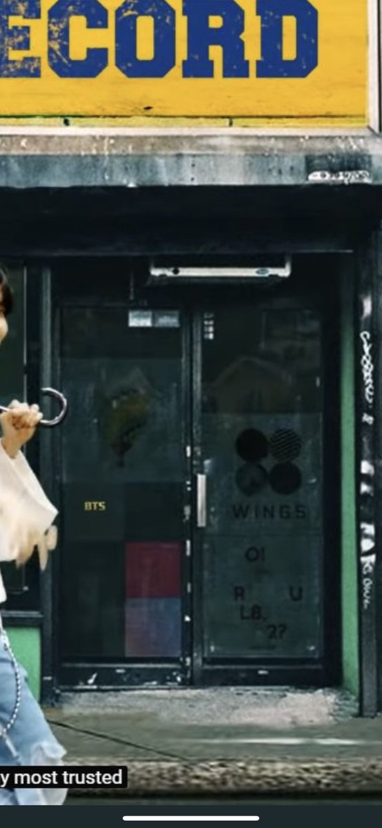 mm_vkook's tweet photo. #HopeWay the whole discography behind him 🥺🤭👏👏👏👏👏💜💜💜💜💜
@BTS_twt #EGOComebackTrailer https://t.co/N6CQZnI0XH
