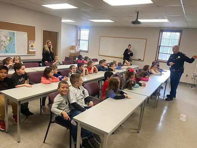 berkeleypotter's tweet photo. Ms. Poggioli &amp; Mrs. Buzzella’s Kindergarten class at Potter school enjoyed their field trip to the BTPD. Officer Scott gave them a tour of the Police Department and taught them about community safety. Thank you to Officer Scott for a great time! #wearehmp https://t.co/OkHHReNjbY https://t.co/yifAVp6CJa