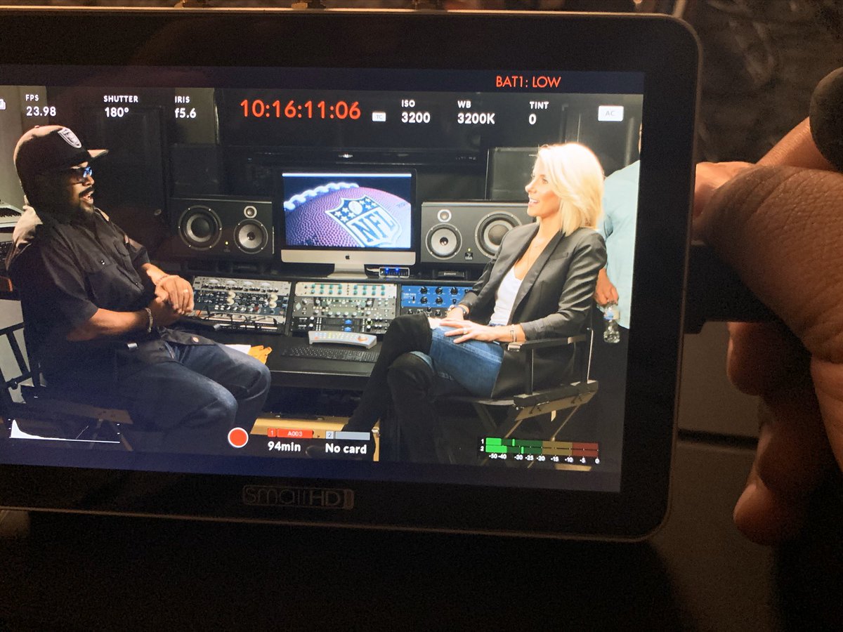 MichelleBeisner's tweet image. LIVE from South Beach and coming up on @ESPNNFL Countdown - our feature on @49ers @DeeboSamueI with the one and only @icecube @TommyTinyLister and @PreciousMartin1 - “A Tale of Two Deebo’s” #SuperBowl2020 🏈🙌🏼💯