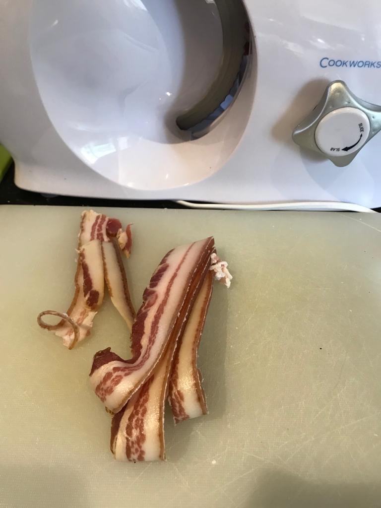 TheOldBarns's tweet photo. So chuffed, finally made delicious smoked belly bacon from pigs 3&4!! ๐๐ท๐ท #Saddlebacks #pedigree #pork #pigs #freerange #rare #breed @lambposts @SxSaddlebacks @TheoCooks @rivercottage https://t.co/o9oFp15kC6