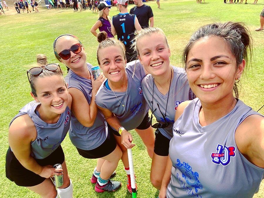 Team Benchwarmers 🤓 thank you <a href="/10sSeries/">10s Series</a> and epic sponsors @ShimmyBeach <a href="/BloemendalWines/">Bloemendal Wines</a> for a vibey weekend of #hockeyfives 🥳🏑🔥