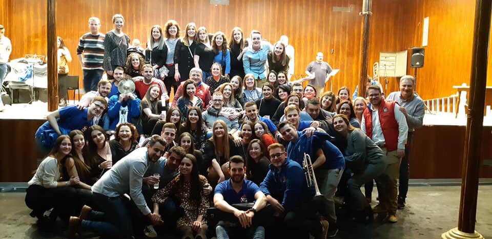 FPasseigCullera's tweet photo. Quan s’ajunten dues falles i dues xarangues, el resultat només pot ser brutal!
Encantats d’haver gaudit de la nit d’ahir junt a la Falla Xúquer i junt a les xarangues Xarangalafres i Cancaneo.
Necessitem una altra d’aquestes prompte!
#germanorfallera #germanorxaranguera #nit10 https://t.co/b47PJUsilD