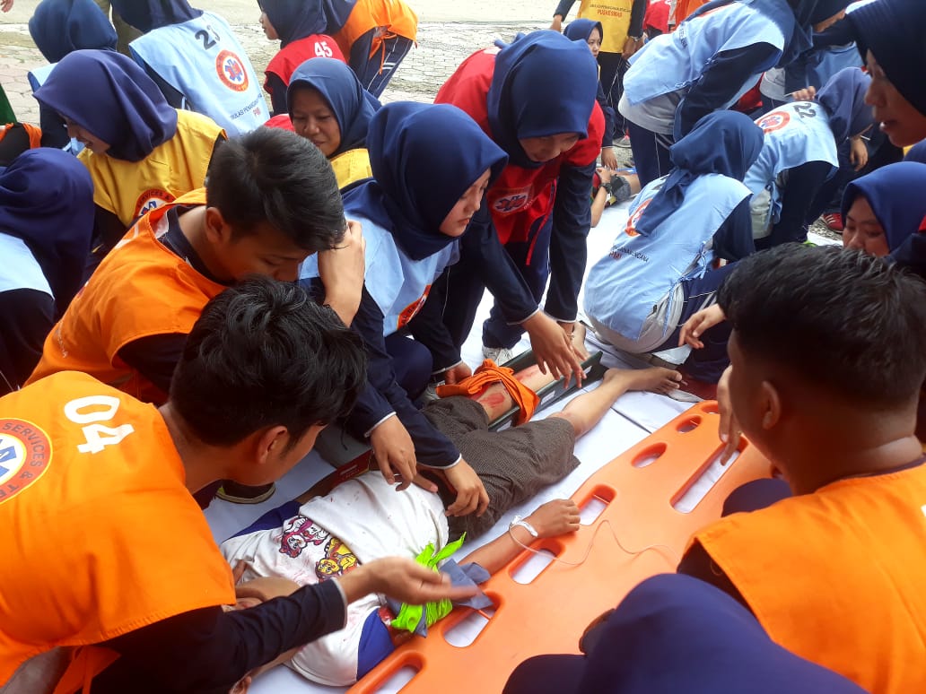 PMIKabTegal's tweet photo. Sebanyak 139 Mahasiswa tingkat 3 semestet 5ย STIKes Bhamada mengikuti Pelatihan Basic Trauma Cardiac Life Support (BTCLS) yang dilaksanakan di halaman Kampus STIKes Bhakti Mandala Husada Slawi bekerjasama dengan MST 119 Jakarta
@palangmerah
@PMIJawaTengah
#BTCLS https://t.co/jw0UnjLL5L