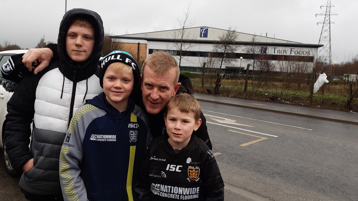 MarchingRob's tweet photo. Met with @airlie_bird boys. Eldest is 14 today. Big boost as we enter last 6 miles #marching4Rob https://t.co/s7m7Be6Ul9