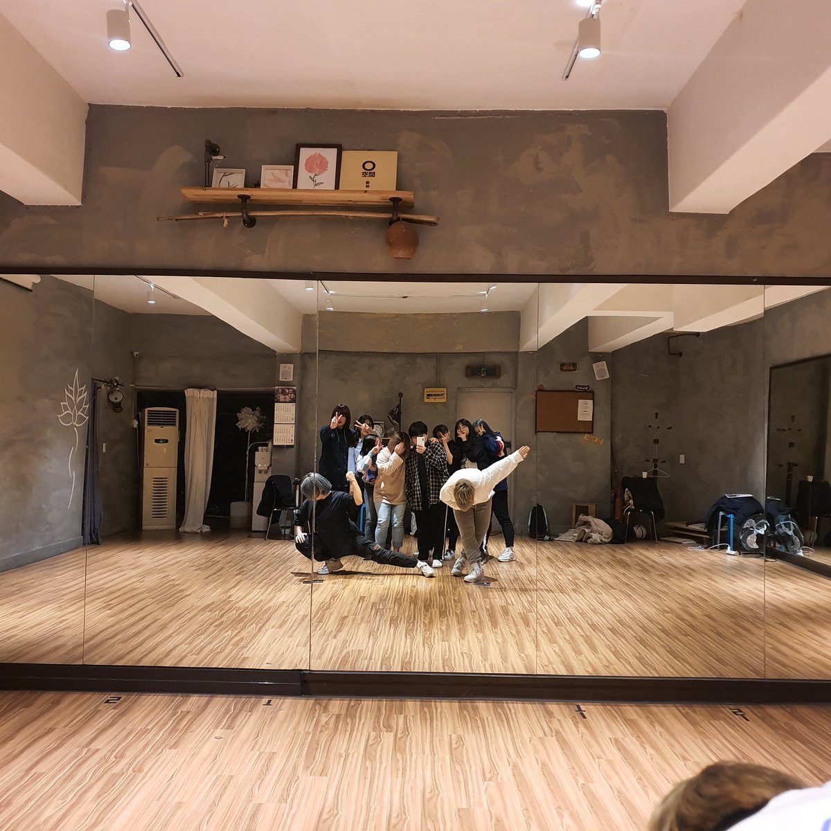 CHILLI_SVT's tweet photo. 🥰오늘의 배칠이들🥰

1월도 열심히 했고 2월의 시작도 열심히 했으니 
앞으로도 칠리 더 열심히 달리자😀

모두들 손 발 깨끗하게 씻고 건강만 걸리자♡ https://t.co/3hFGVdP4Y6