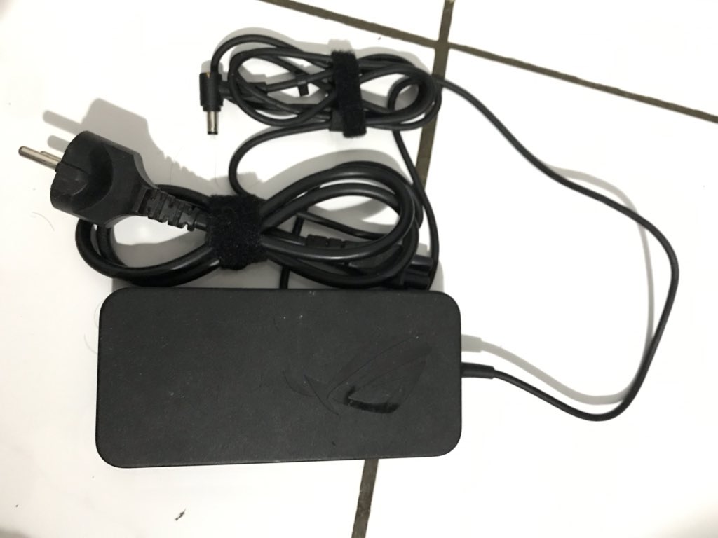 RT please
KEHILANGAN
Laptop ROG GL503GE
Nomor seri
J4NRCX05Z030178
Barangkali ditemukan di jual beli laptop, itu barang curian
Kejadian pagi tadi di kos (jl monjali). Dimohon kalau memang pelaku membaca ini, mohon dikembalikan. Akan saya ganti uang jika sedang membutuhkan