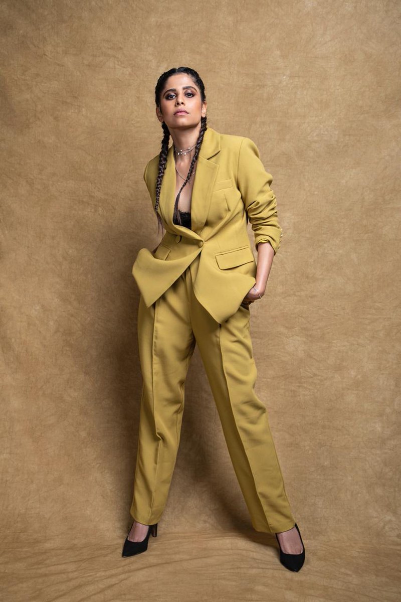 fillamwala's tweet image. Actress @SaieTamhankar shows off her stylish side in this stunning outfit 
 @DreamersPR 

 #saietamhankar #BlazerLook #Stylish #Stunning #actress #look #dreamerspr #fillamwala