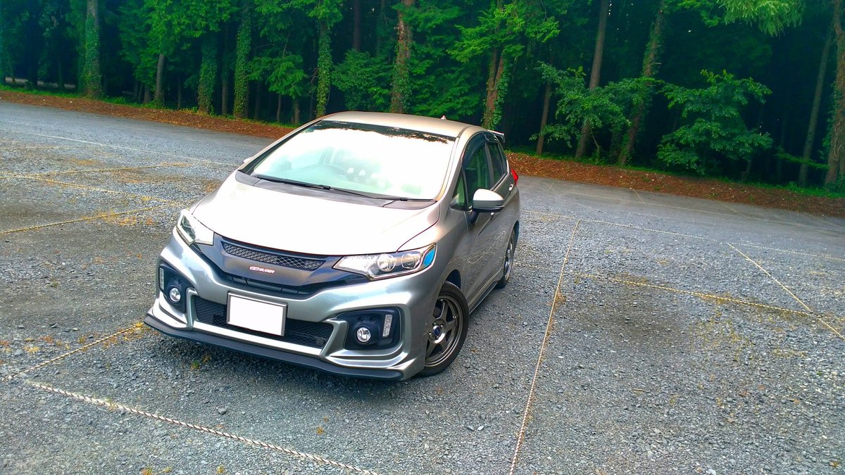 zakuroneko's tweet photo. #車乗りとして軽く自己紹介
#新年だしホンダ乗りと繋がろう2020
(もう2月ですが…😅)

名前：ざくろ猫
性別：男
年齢：17歳 と ***ヶ月
　　　(白髪が気になるお年頃)
住み：栃木
身長：1697 mm
車種：ホンダ・フィット
好き：猫, ラーメン, Mr.Children
嫌い：花粉, 黄砂
一言：にゃ～ (=^・ω・^=) https://t.co/L2KgyPdfMb
