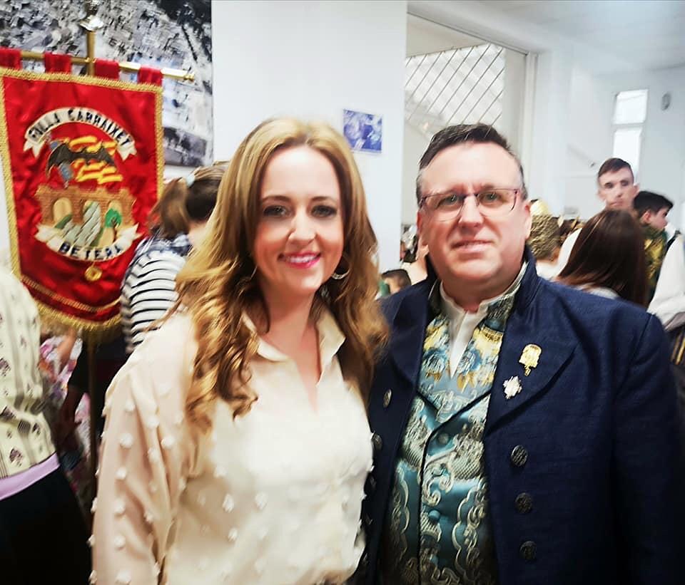 mjballesterosm's tweet photo. Vesprada d'amics, amigues i companys en la presentació de la falla Carraixet de #Bétera.
Moltes felicitacions Valeriano, Julia, Álvaro y Erika. https://t.co/sDfGwDIztT
