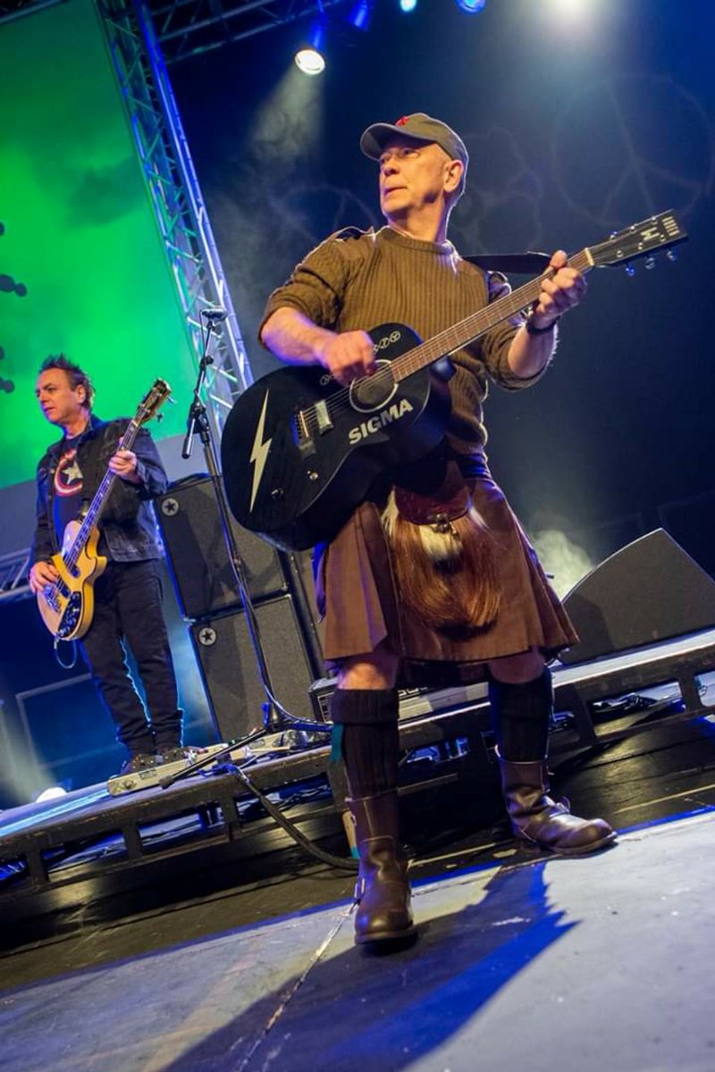 GarethJonesTV's tweet photo. Apart from my usual duties as MC, at #thealarm Gathering. Last NIGHT Mike Peters invited me on stage to play guitar during "Where Were You Hiding" and bass on "68 Guns". A huuuuge honour. Photos by David Coombs. @thealarm #thiscouldbethelasttime #thegathering https://t.co/XVHGK2i1sd