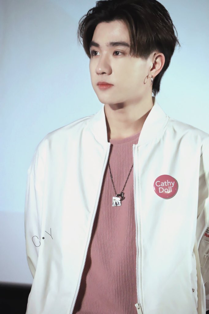 happiness2333's tweet photo. 入目无他人

四下皆是你@perthppe 

#KDPPE 
#PerthTanapon https://t.co/HeiVZXIWKp