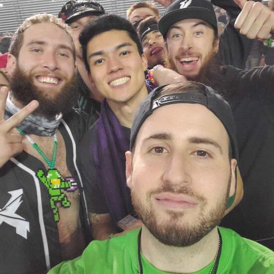 ogckerth's tweet image. YOOOOOOOO! I cannot fucking believe that the first fucking DJ I got to meet was the one and only #wooli !!!! And on top of that also got this pic with him :3 
(Help me warm dillons heart by noticing his one eye and bucket hat) 🥰
#thunderdome #thunderdome2020