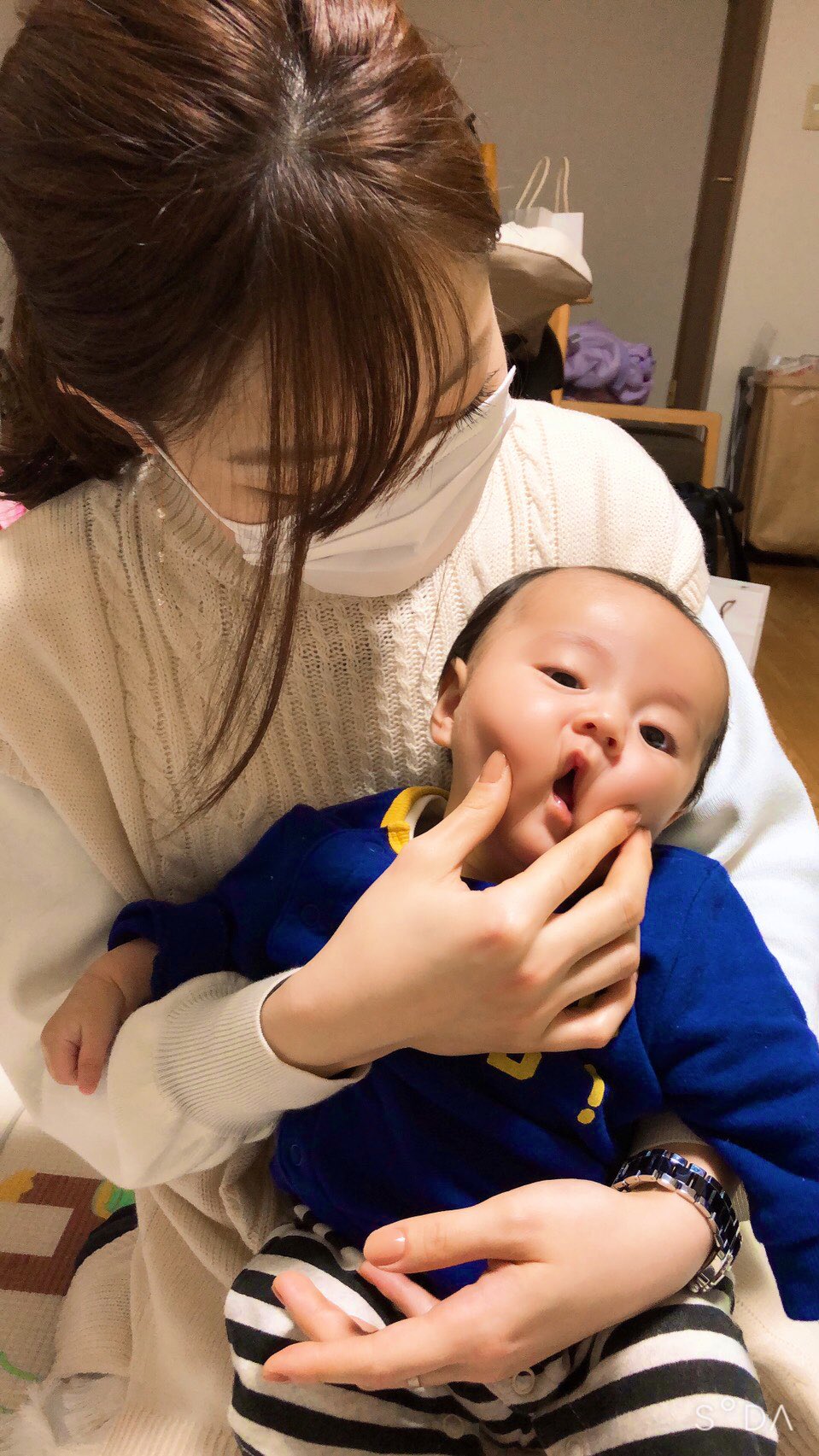 松井咲 この前友達の赤ちゃんに会いに皆で行ってきました 目ぱっちりで泣き声すら可愛すぎて貢ぎたくなった T Co Rnhcjvux2f Twitter