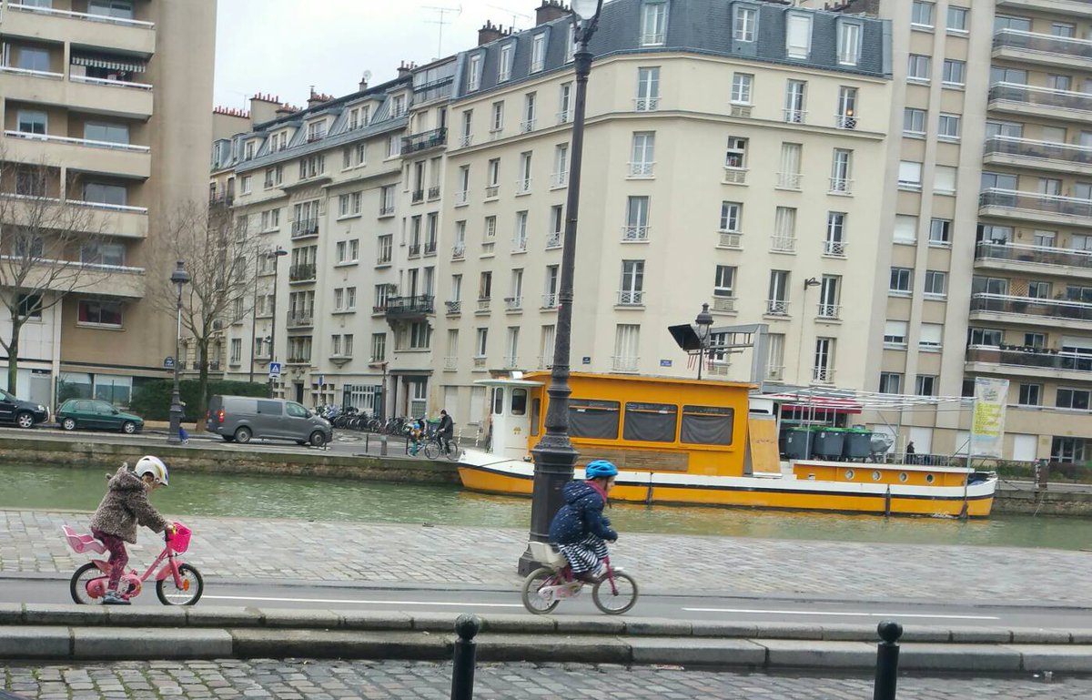 velopole's tweet photo. Enfants autonomes: ça c'est la #velopole!
#villeauxenfants #PisteOurcq 

#lavillette #velopolitain #rerv #paris #paris19 #ecologie #villeentransition #velo #bike #urbanbike #velotaf #solutionvelo #planvelo #pollutionpunitive #canaldelOurcq #securite https://t.co/eTDU5EIrfo