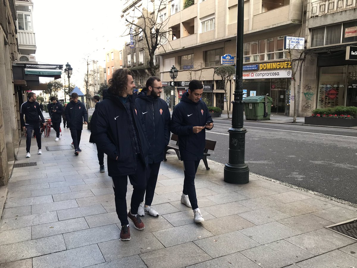 RealSporting's tweet photo. 📣 #SportingB
📸 Comenzamos el día dando un paseo por las calles de Vigo para estirar las piernas antes del partido 🆚 @CoruxoFCoficial
➡️ Y también vemos partido del #SportingDH 🆚 @RCCelta en la web del Club
Puedes verlo en el siguiente enlace 👇
https://t.co/NXRsyZnT6I https://t.co/QVwYVrQlG9