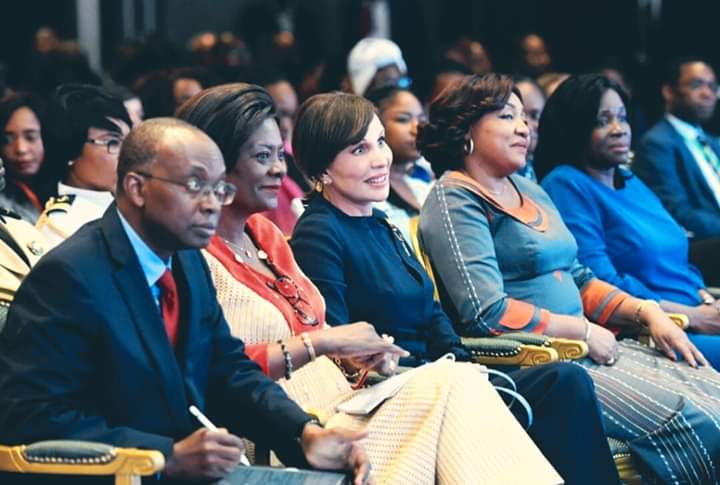 L' Appel est sans précédents - pour Sylvia Bongo Ondimba,Première Dame du Gabon,il est temps pour nous d'agir ensemble,concrètement et pour le bien commun.Voilà ce qui en ressort des conclusions des Assises avec la Banque Mondiale vendredi dernier à Libreville. La #Bande à Sylvia