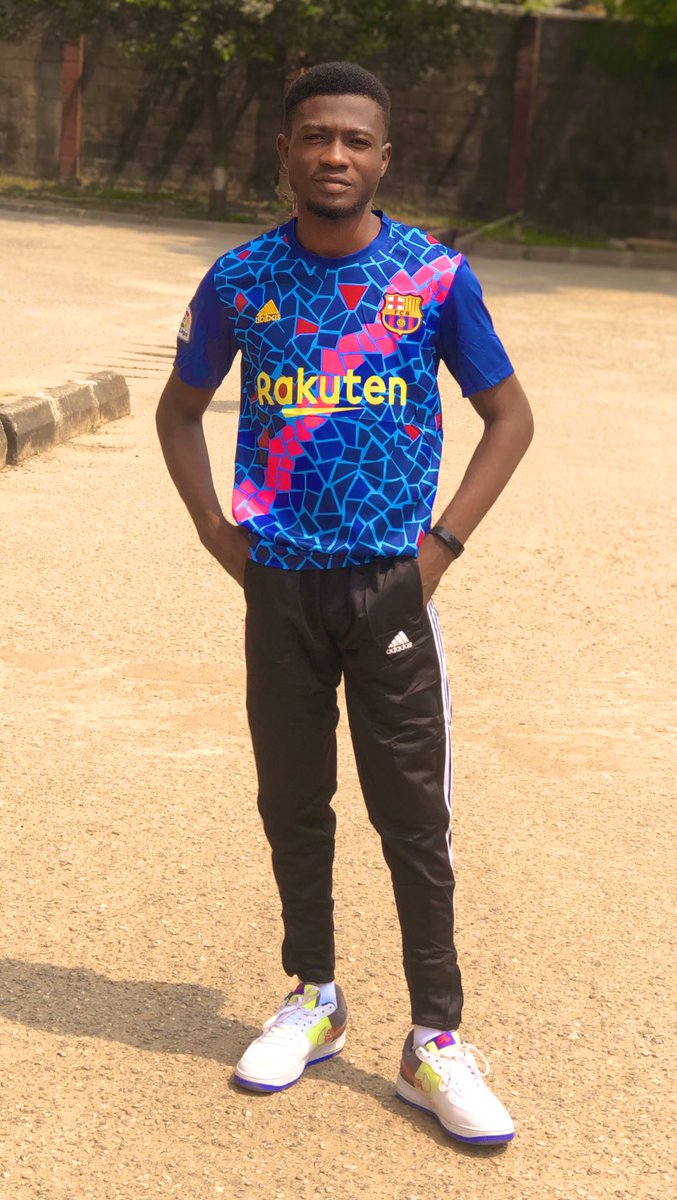 iamkingmonye's tweet photo. 2 in 1 VAR  👀 👀 https://t.co/cwF4ohW2zt