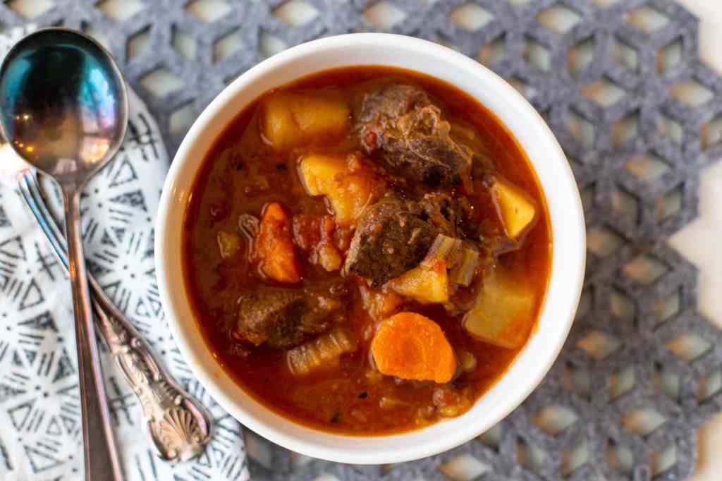 Instant Pot Hawaiian Beef Stew leftyspoon.com/2020/02/02/ins…