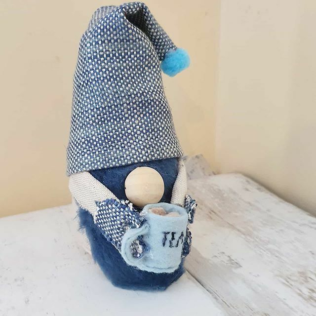 It's a cup of tea and chill kind of day here, how about you?
.
.
.
.
#cupoftea #gnomeforyourhome #everyoneneedsagnome #bluebeard #sundayvibes #handmadewithlove #handmadeintheuk_hmuk #getyourcraftpageseen #smallbusiness #mumsofinstagram ift.tt/31mLckf