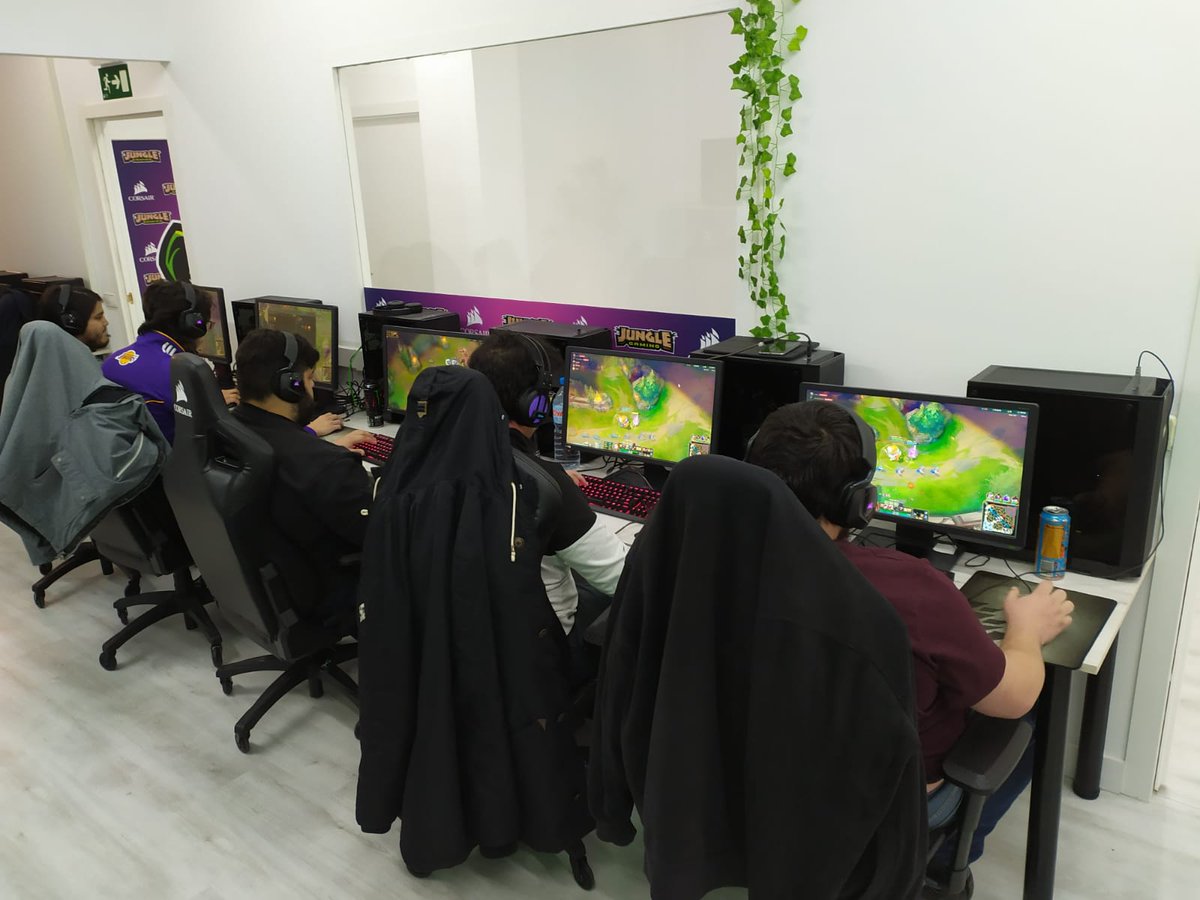 junglegcdali's tweet photo. !El torneo de #LeagueOfLegends  organizado por @UNGC_es esta que arde!

Los equipos están concentrados en poder conseguir las victorias necesarias para clasificarse. En nuestro centro juegan @coalisers y @MgMallorca!

Les deseamos mucha suerte y que consigan llegar a la gloria💪 https://t.co/lphriCIzum