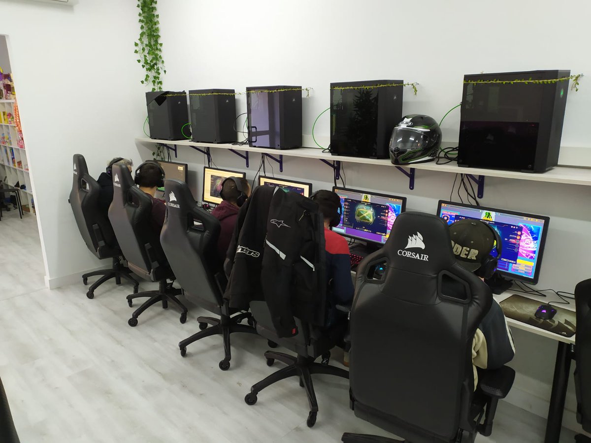 junglegcdali's tweet photo. !El torneo de #LeagueOfLegends  organizado por @UNGC_es esta que arde!

Los equipos están concentrados en poder conseguir las victorias necesarias para clasificarse. En nuestro centro juegan @coalisers y @MgMallorca!

Les deseamos mucha suerte y que consigan llegar a la gloria💪 https://t.co/lphriCIzum