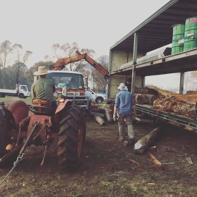 Cobargo fence rebuild, food grade water containers to assist with water security in the area. #cobargo #nswfires  #volunteerscanchangetheworld