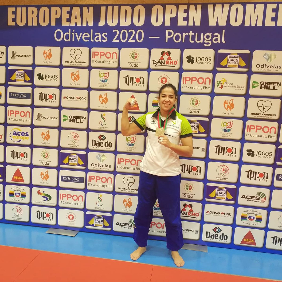 CrisCabanaP's tweet photo. PLATA en #EuropeanOpenOdivelas2020 💥💪🏾🇪🇦🇵🇹 #JudoOdivelas2020 #JudoEspaña #JudoStabiaMérida #SomosJudoEspaña #JudoCARMadrid #MarcaExtremadura #FundaciónJyD #SomosDeporte #MujeresHastaLaCima #DynamixNutrición #FuelForBalanceLife #FormDepor https://t.co/CLpDYCSFPY