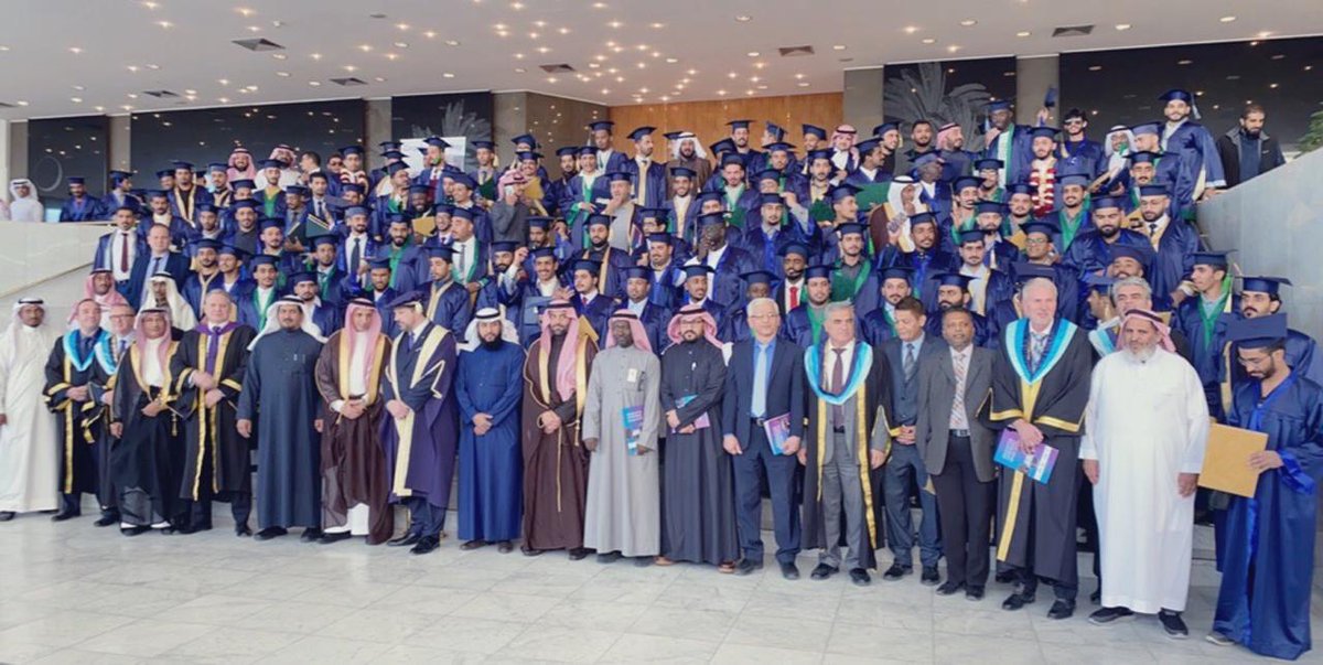 UKinSaudiArabia's tweet photo. 👏 تهانينا للطلاب الخريجين 🎓 من كلية لينكون وحصولهم على بكالوريوس الهندسة التطبيقية في الرياض @ttc_aec ، كنا سعداء بمشاركتهم هذا الإحتفال تكريما لإلتزامهم وعملهم الشاق.

#EducationisGREAT 
#UKinKSA https://t.co/XtmRfHacuc