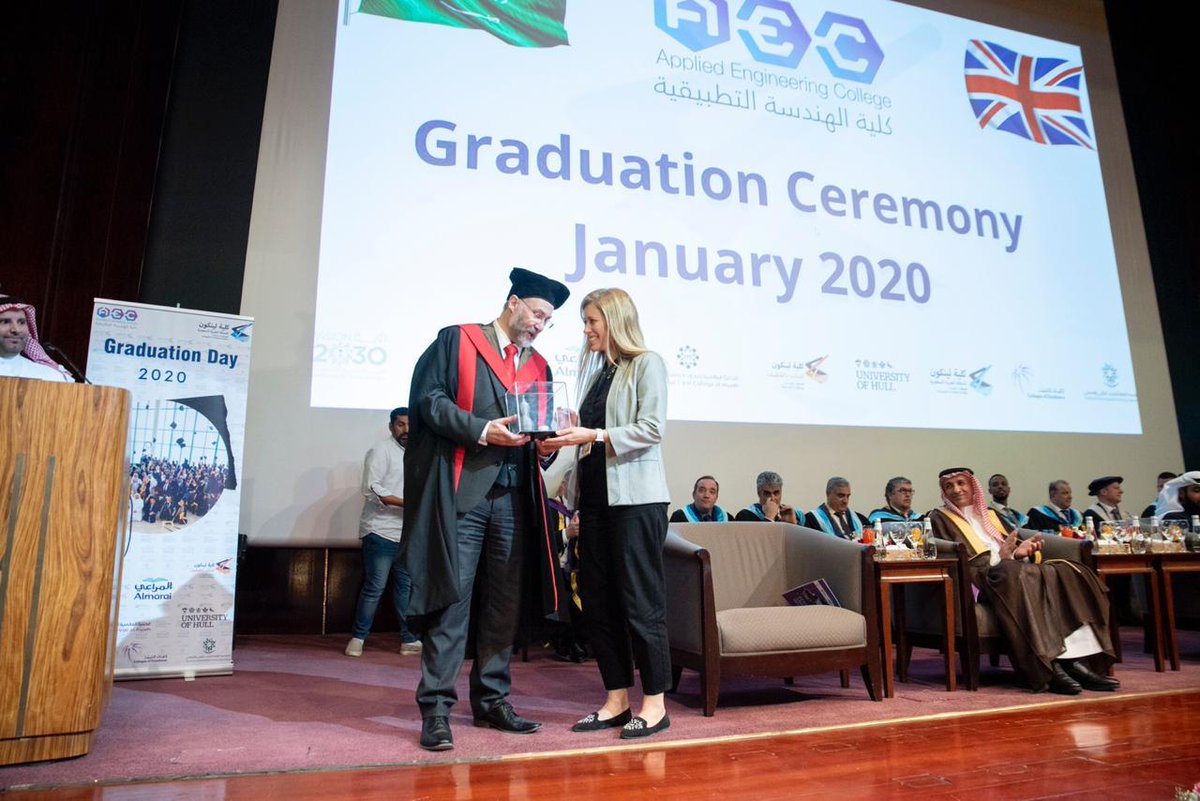 UKinSaudiArabia's tweet photo. 👏 تهانينا للطلاب الخريجين 🎓 من كلية لينكون وحصولهم على بكالوريوس الهندسة التطبيقية في الرياض @ttc_aec ، كنا سعداء بمشاركتهم هذا الإحتفال تكريما لإلتزامهم وعملهم الشاق.

#EducationisGREAT 
#UKinKSA https://t.co/XtmRfHacuc
