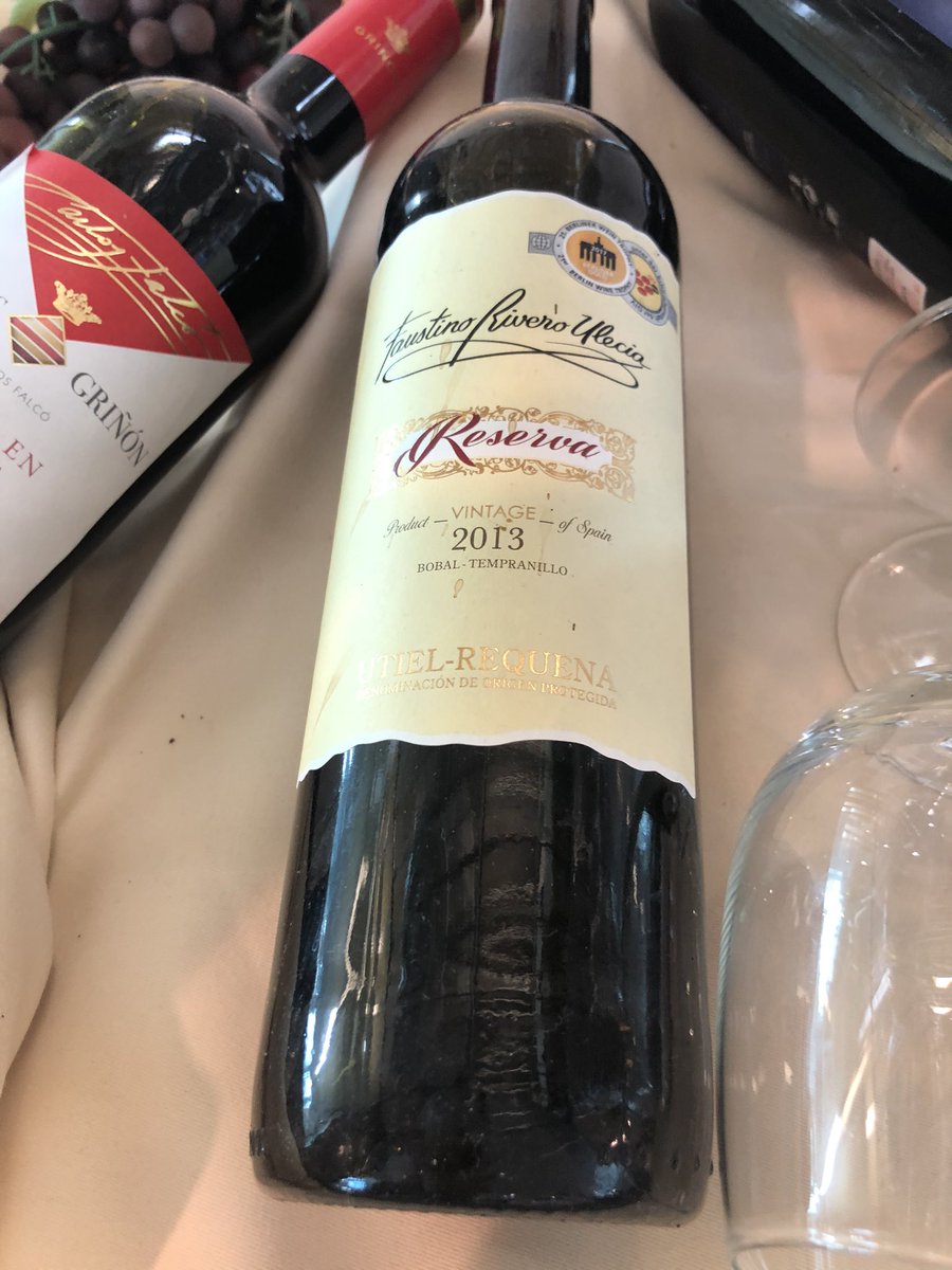 Valladolid tiene el privilegio de contar con 5 Denominaciones de Origen en su provincia. Sin embargo, no podrás comer con ninguna de ellas en su aeropuerto 🤦🏻‍♂️. #asinosva #EstaPasando #tenemosquequerernosmas