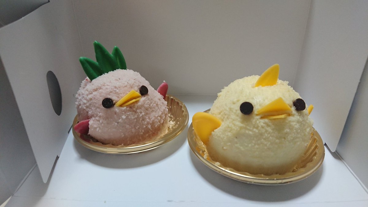 base_3009's tweet photo. 名古屋から福岡まで3時間ちょい！
あまおうぴよりん少し傾いたけど成功では！？
#ぴよりんチャレンジ https://t.co/4KZrrIDZGt